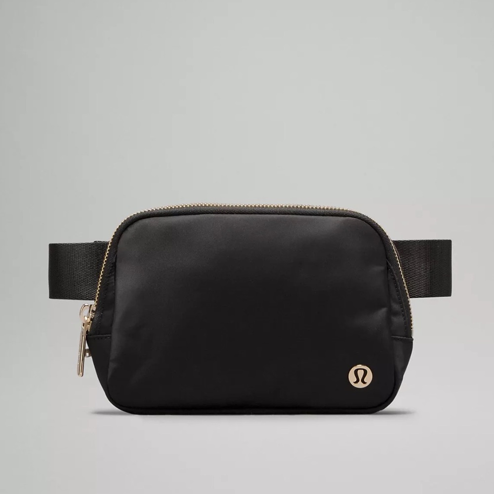 Lululemon Everywhere Belt Bag Metal Hardware / Black & Gold